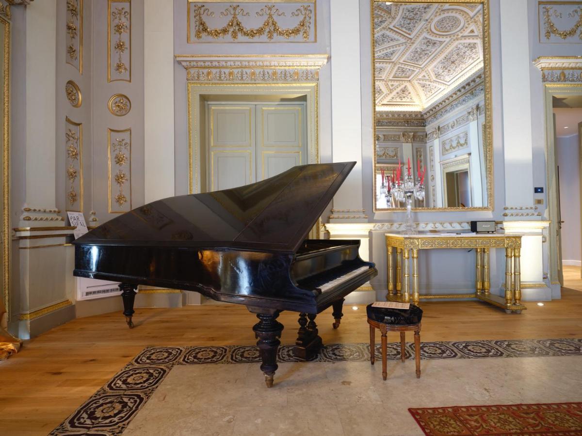 غراند هوتيل إيه ديه بالم باليرمو المظهر الخارجي الصورة The piano in the Blue Hall