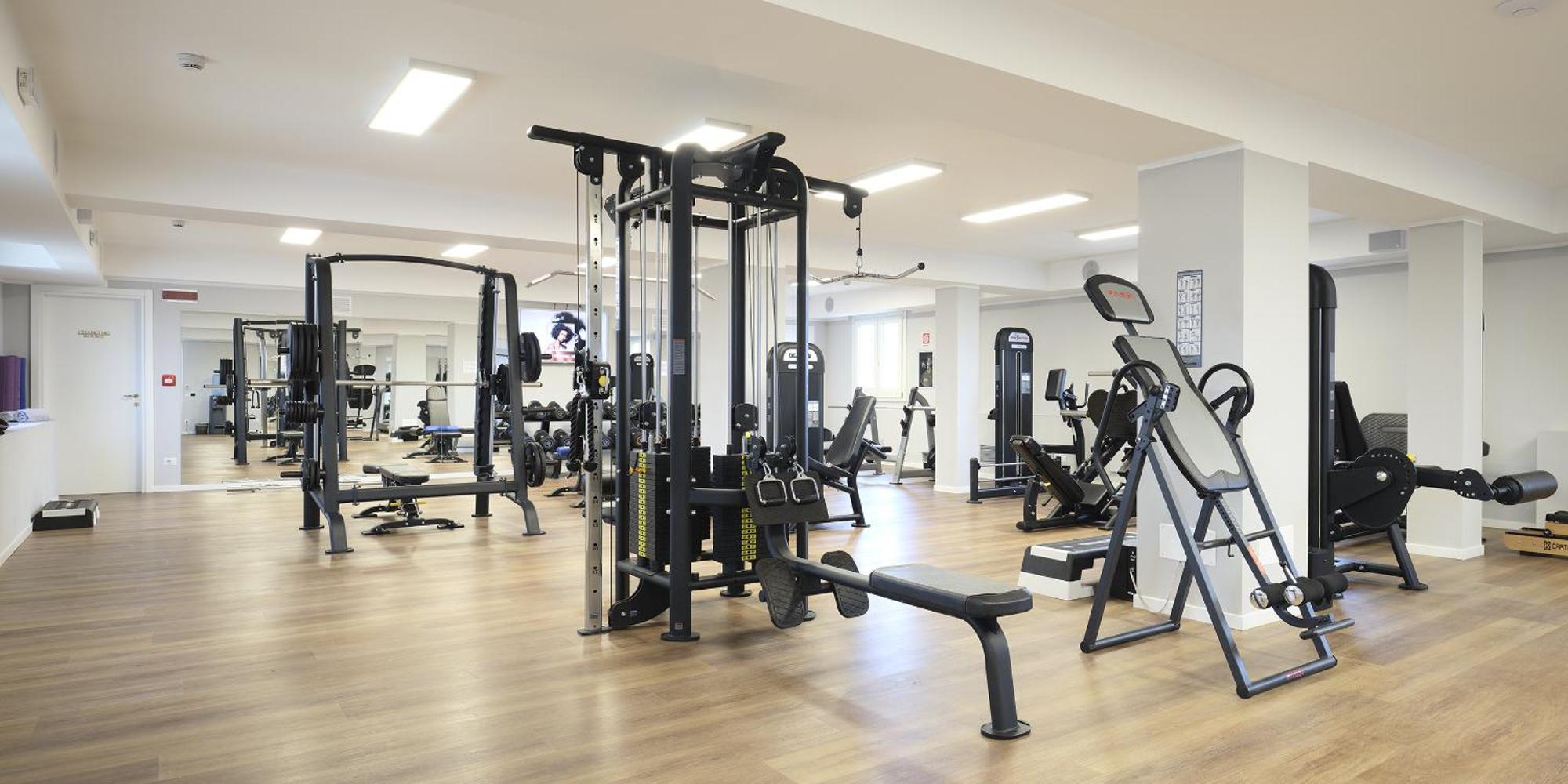 غراند هوتيل إيه ديه بالم باليرمو المظهر الخارجي الصورة A typical gym